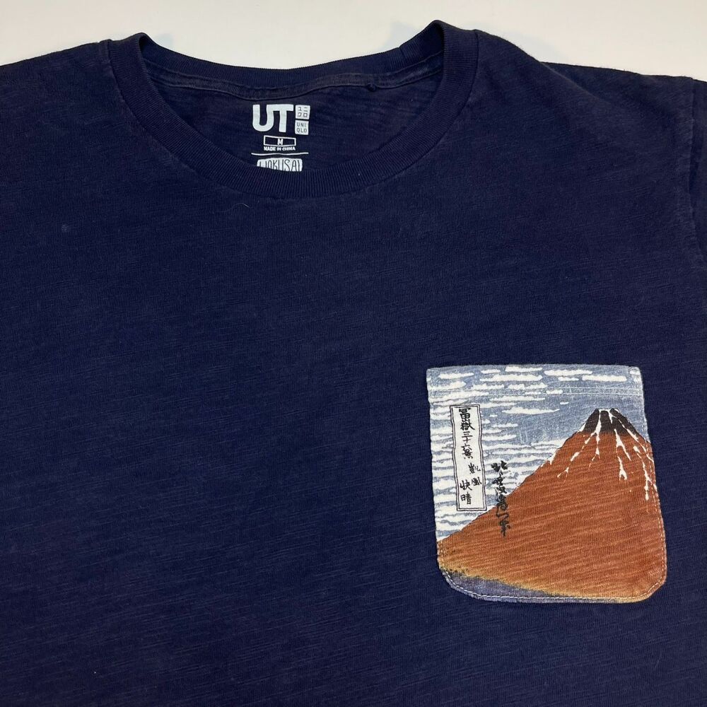 UT Uniqlo Hokusai Blue Mount Fuji Japan Art T Shirt Sz Mens M
